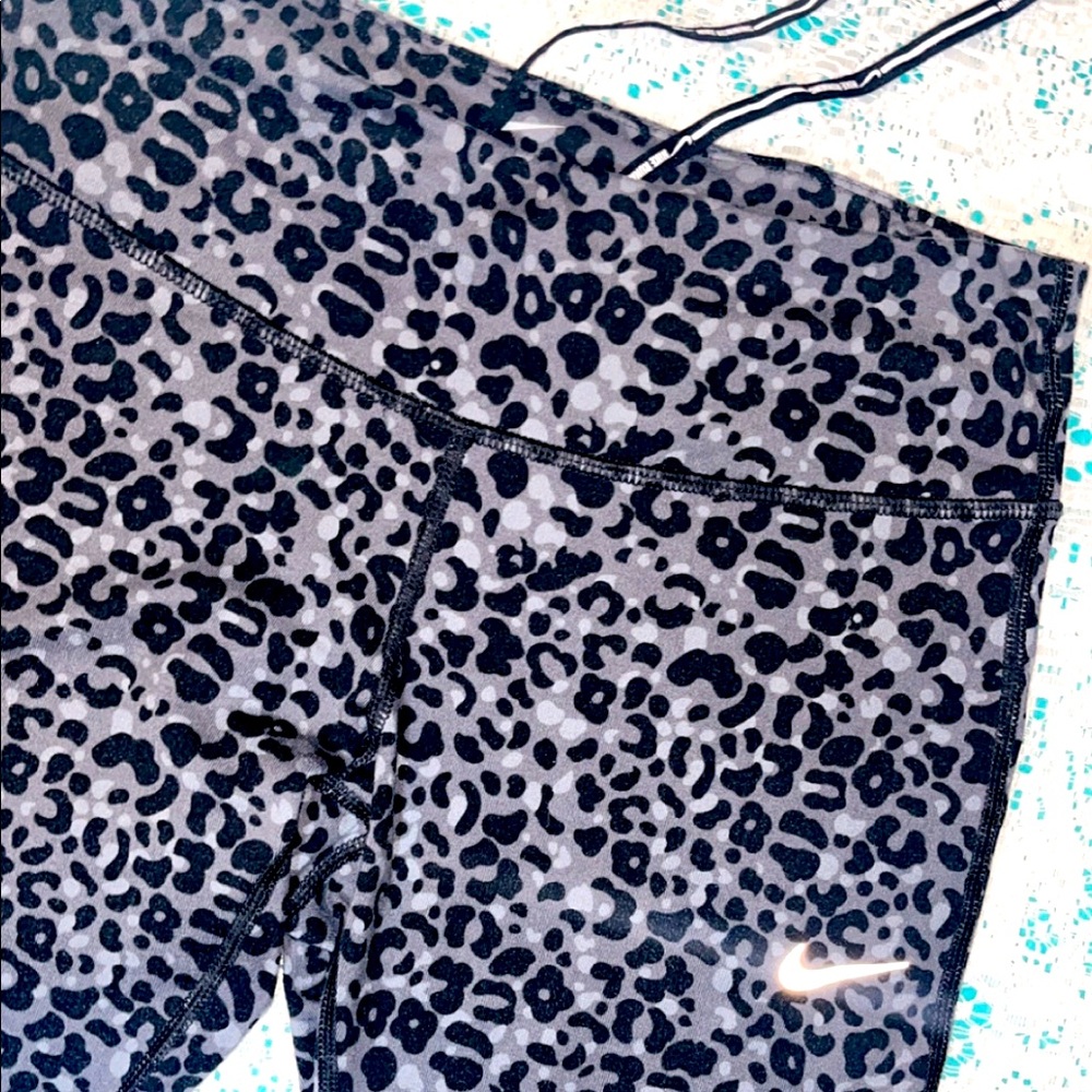 NIKE Dry Fit leggings - Sz Small